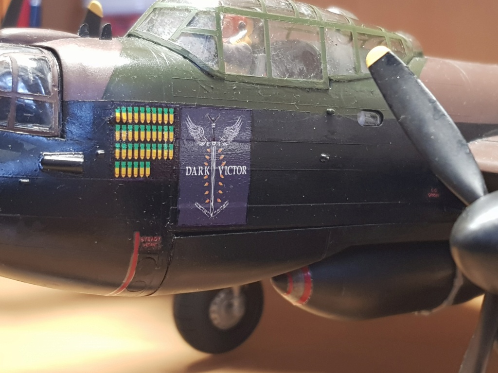(MONTAGE PROJET AA) Grand slam bomber Lancaster  1/48 - Page 15 20210545