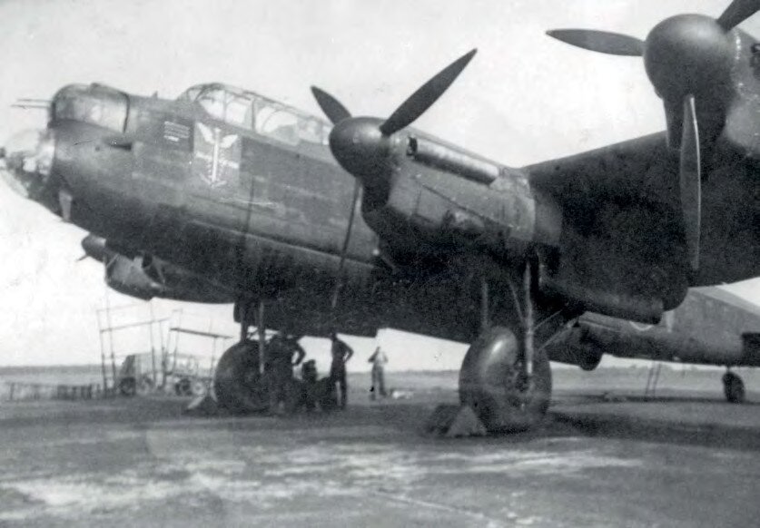 (VITRINE PROJET AA) Grand slam bomber Lancaster 1/48 Img_1214