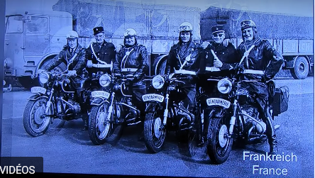 Archive insolite de nos gendarmes motards Scre1044