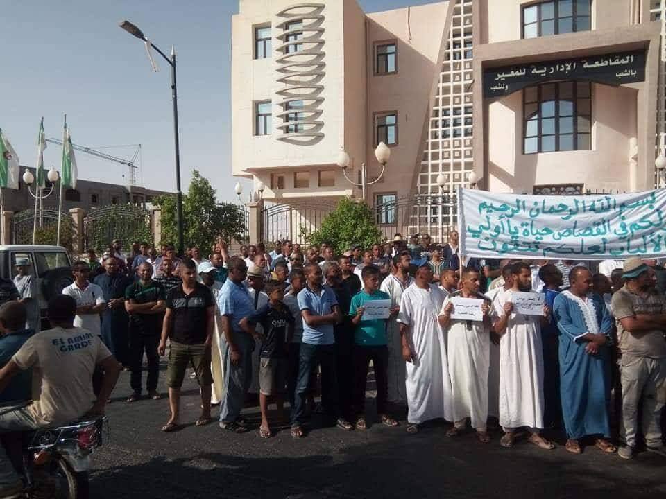 enterrement de Aissi Zoubir , tué par la mafia des parkings sur une plage de Béjaia, le jeudi 09 août 2018 à El Meghair (El Oued)  611