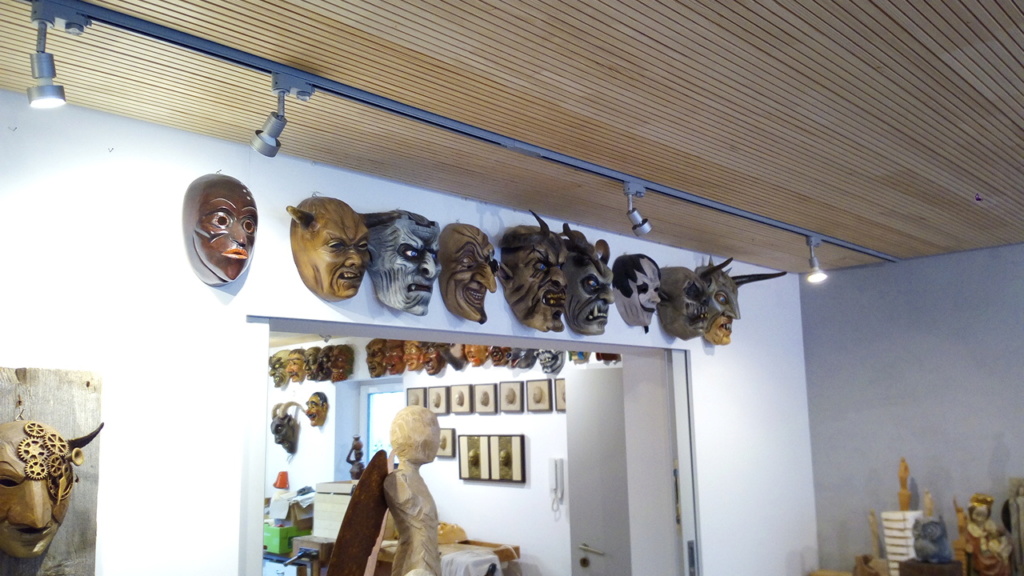 sculptures de masques Img_2046