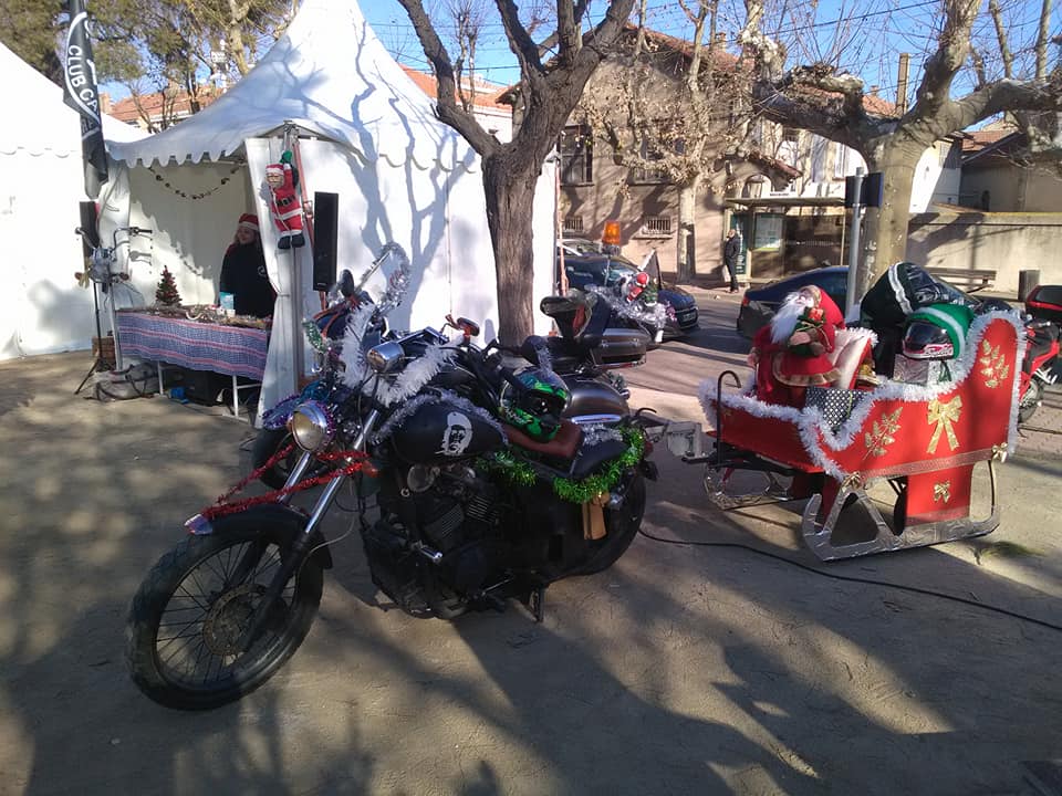 Le père noël est un biker. 48377610