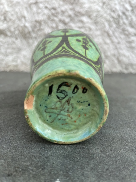 Help ID Signature on amphora shaped green and black glaze vase  4d7f4310