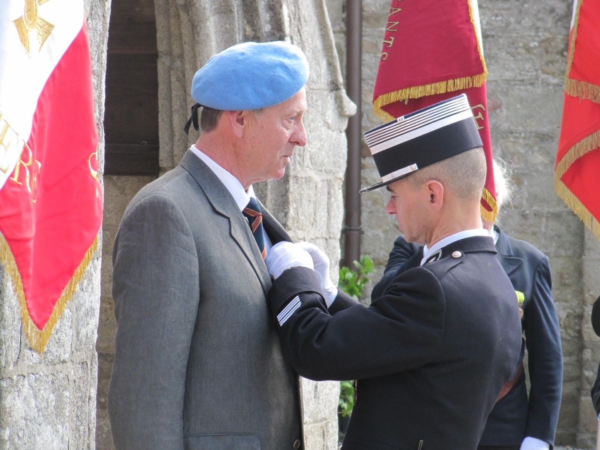 Du nouveau pour les anciens Marins (hors commandos) sur la tenue lors des cérémonies patriotiques - Page 3 Img_4110