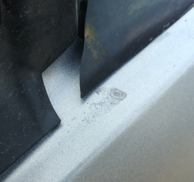 Point de corrosion sous les retroviseurs  Phhh9010