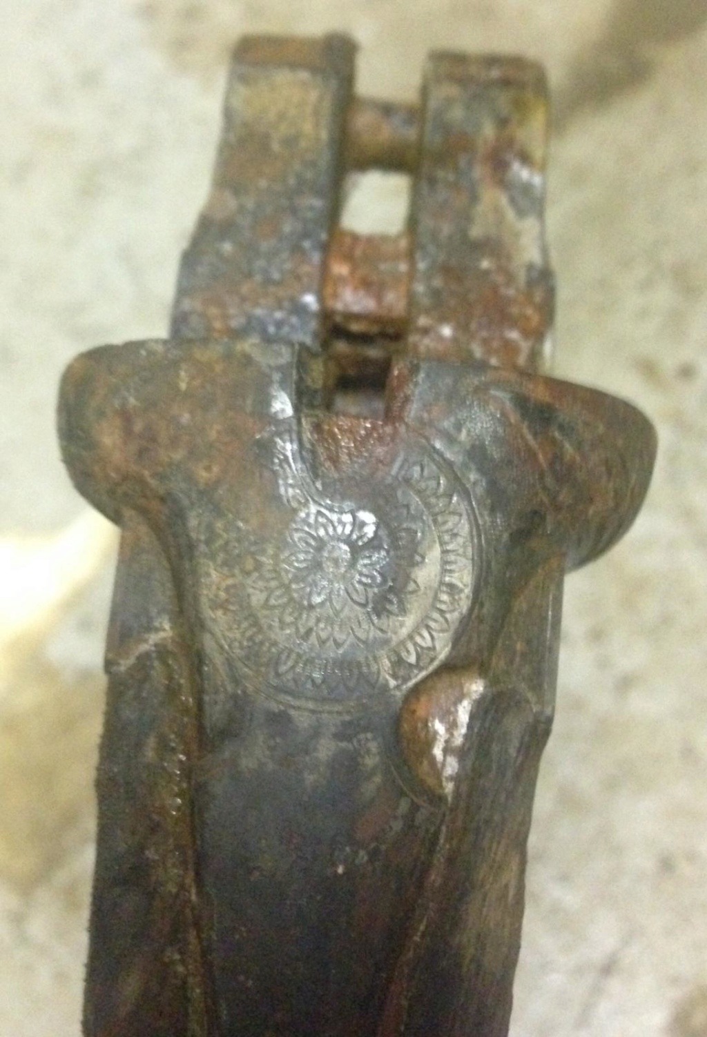 Identification d'un vieux fusil trouvé lors d'une dépollution de canal Fusil_13