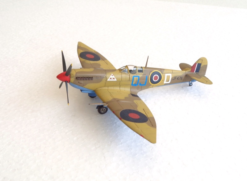 Spitfire HF Mk.VIII - 92 Squadron - Eduard - 1/72 Dsc06326
