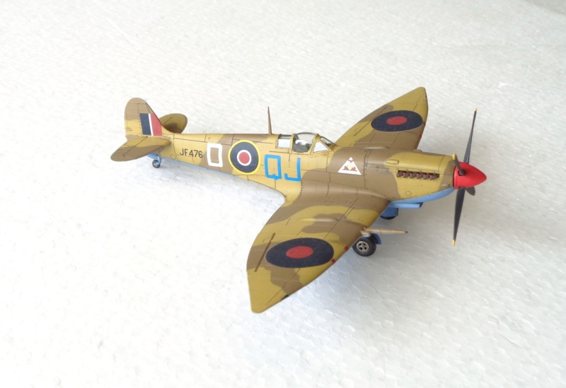 Spitfire HF Mk.VIII - 92 Squadron - Eduard - 1/72 Dsc06327