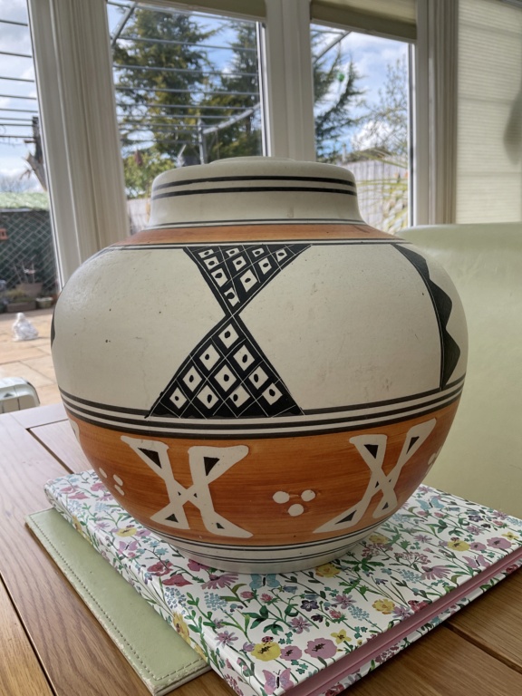 Large round hand painted lamp base  A4785310