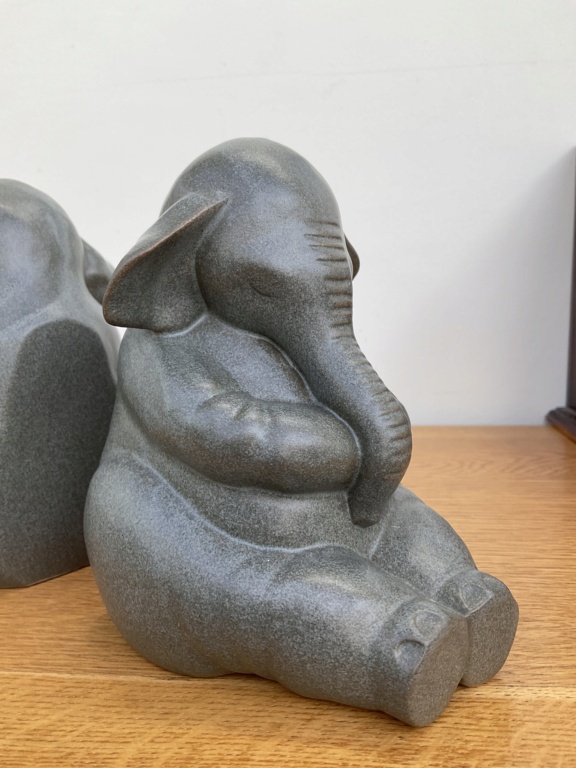 Elephant pottery bookends - maker C4d2ae10