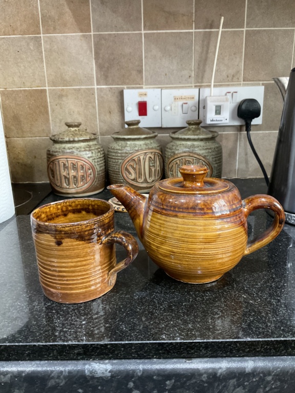 Studio pottery pot & cups WJ mark or MG mark Cfa14110