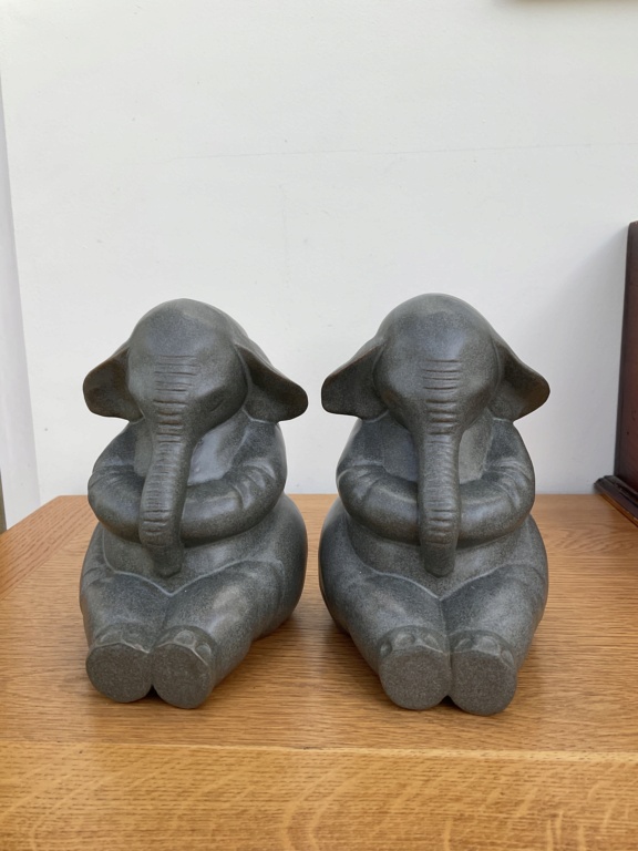 Elephant pottery bookends - maker Eda80310