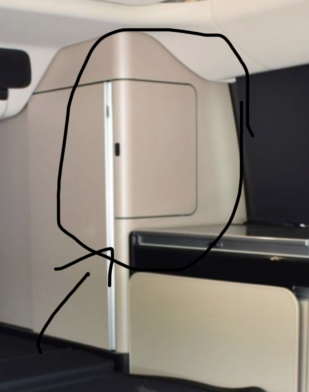 Placage porte vestiaire décollé et cassé