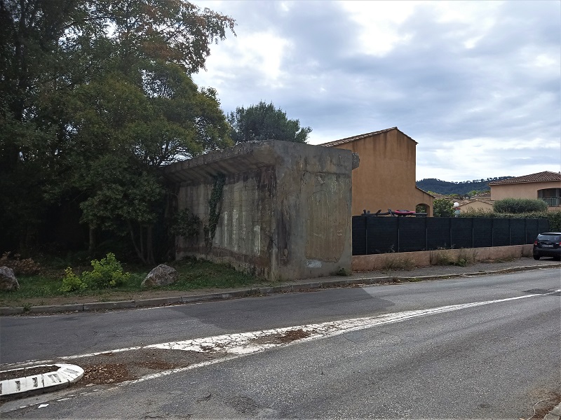 Mur (rampe de chargement) de la Todt à Brignoles (83) 5_mur_10