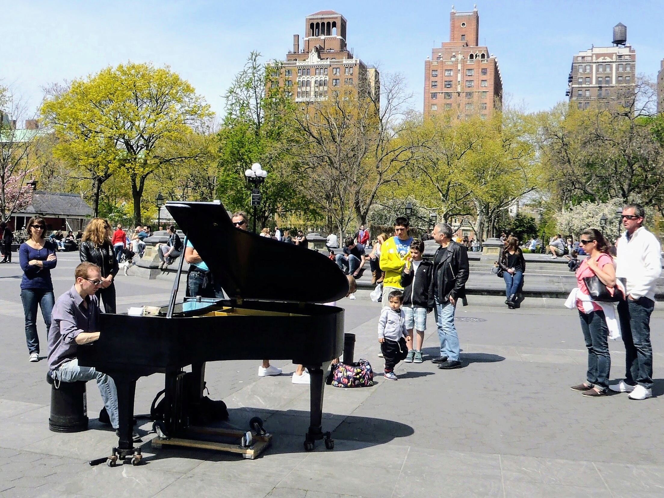 Concours Photo aout 2023 : Musiciens et chanteurs en plein air - Page 3 P4140010