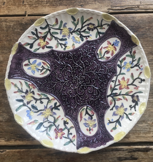Naively decorated shallow dish. Trying to ascertain age & origin 0a22bd10