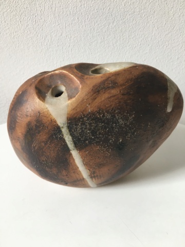 Abstract vase - incised signature W in a circle 3ba30c10