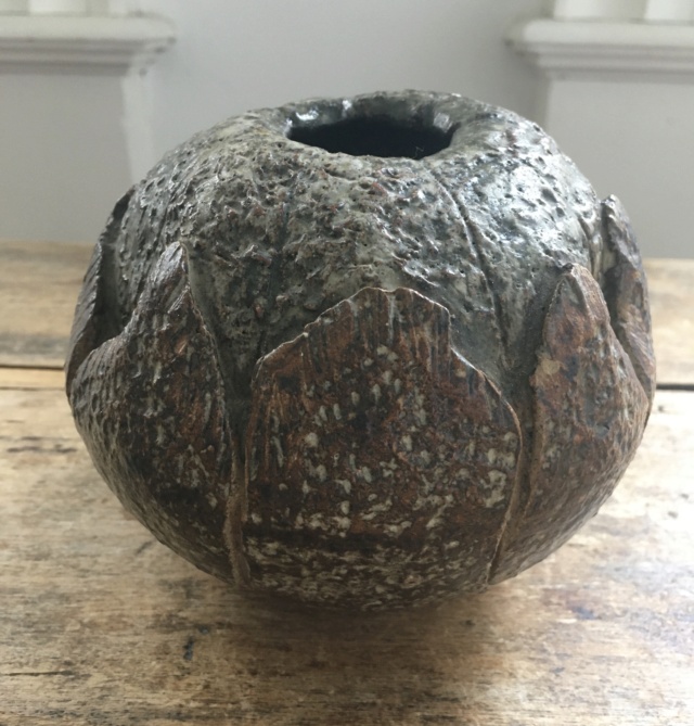 Brutalist abstract vase, bc mark?  3e5a1810