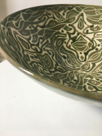 Large bowl. Abstract decoration.  407c5d10