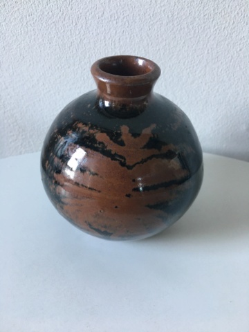 Small Tenmoku Glazed Vase. Signed G mark to base. Hoping to ID Deee1410