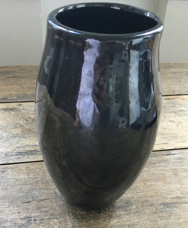Hi gloss glazed vase - LCP or LGP Mark  Img_2118