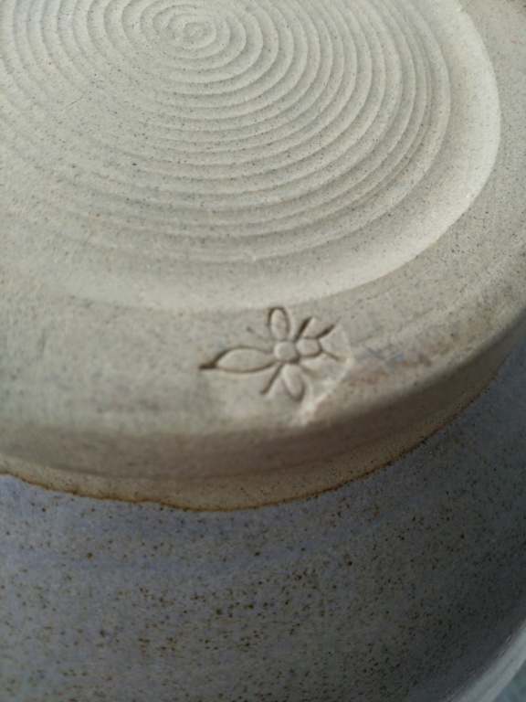 Membury pottery, Bee mark Img_2045