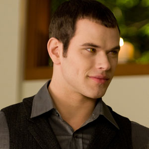 Kellan Lutz Talks “[b]Breaking Dawn[/b]” Birth Scene: “[b]I love the Way they’re showing it[/b]” 300_ad10