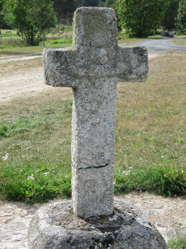 Les croix remarquables en lozre Img_2912