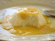 Blanc-manger coco-vanille et coulis de mandarine. (Créole). 32282310
