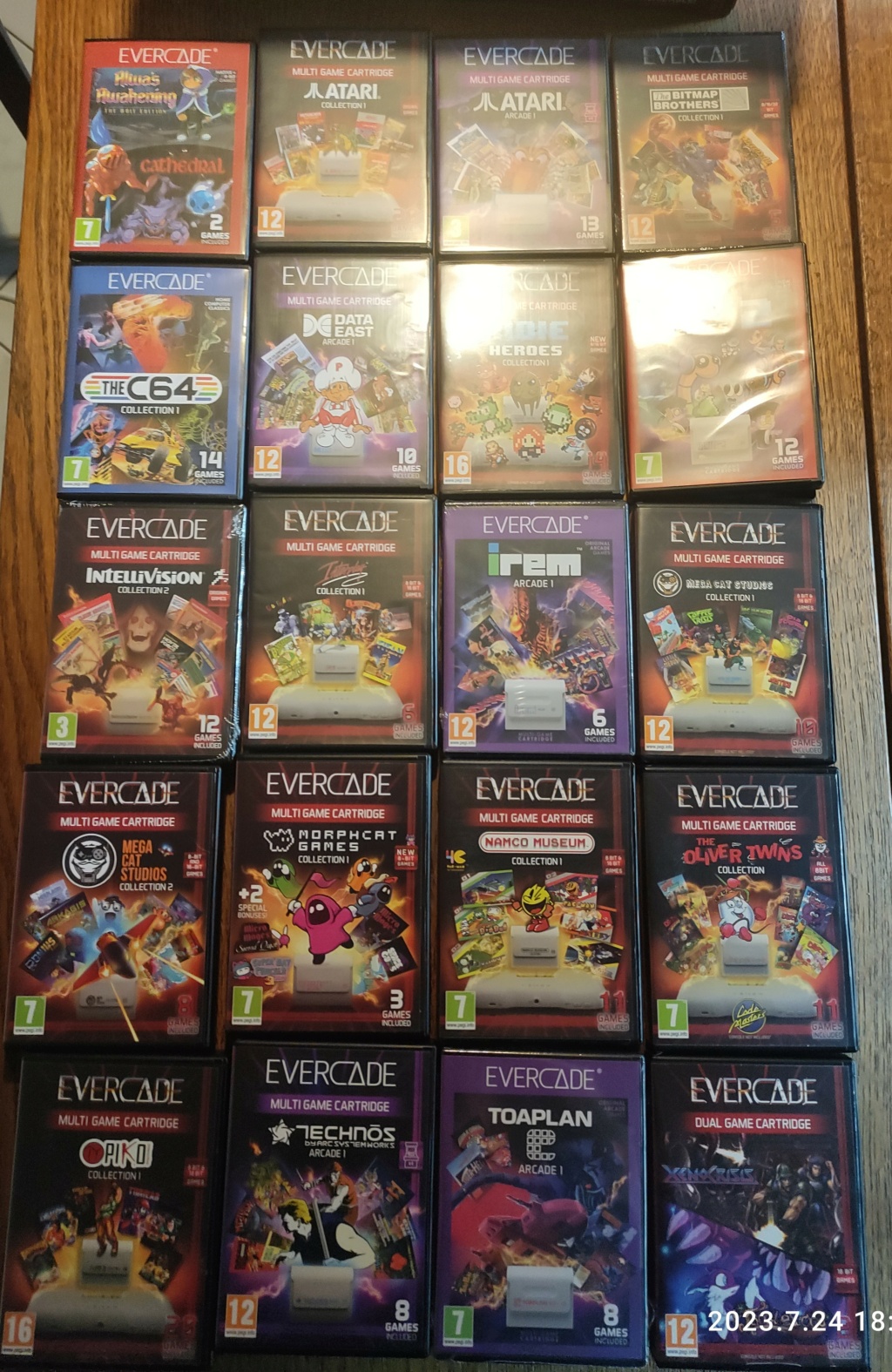 [VDS] lot Evercade console VS et 20 jeux cartouches avec photos Everca12