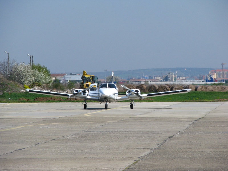 Aeroportul Oradea - Aprilie 2011 Pictur44