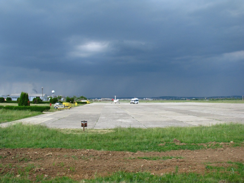Aeroportul Oradea - Mai 2011 Pictur59
