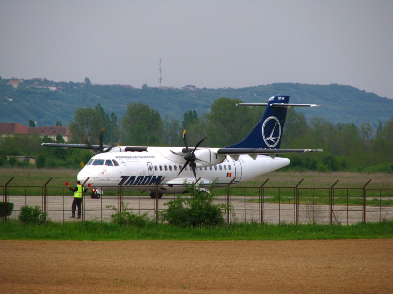 Aeroportul Oradea - Aprilie 2011 Yr-atg11