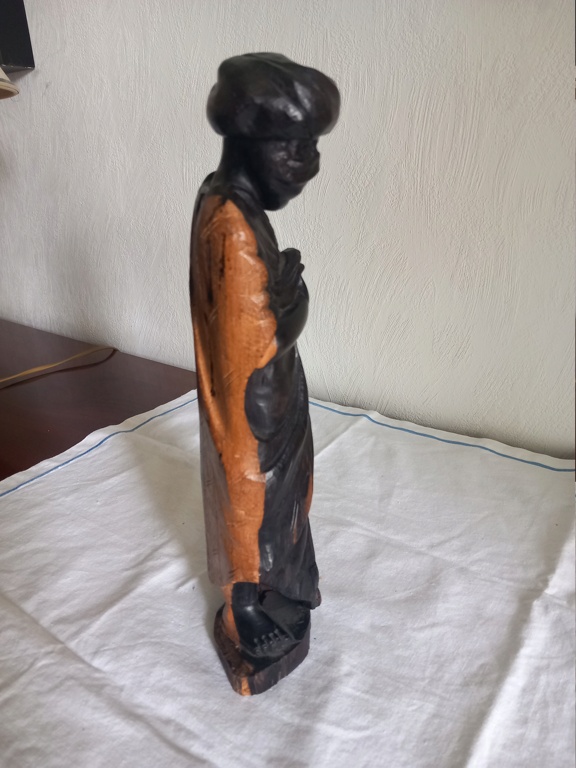 statuette de Touareg en bois d'ébène bicolore - bois de coeur et aubier 20240531