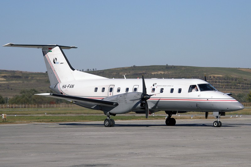 Aeroportul Cluj-Napoca - Septembrie - Octombrie 2010 - Sedinta foto pe platforma Pa220012