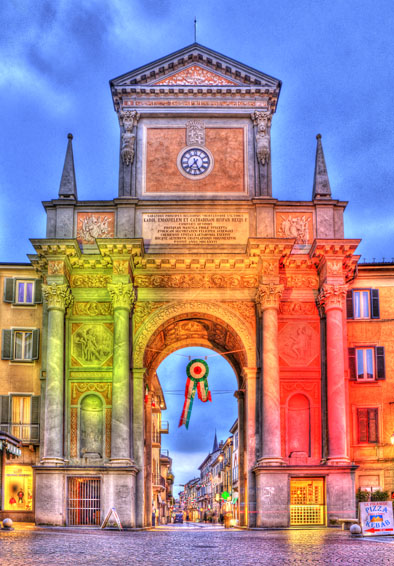 L'Arco di Chieri tricolore per i 150 anni d'Italia Arco_d10