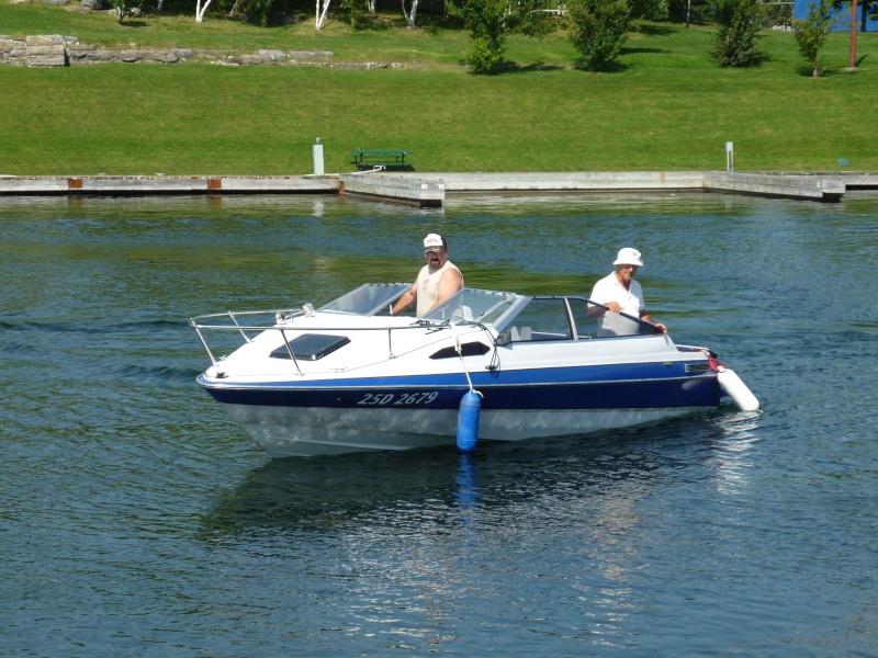 Bateau Bayliner 19.5 pied moteur intérieur 5 litre v8 220 hp Donat13