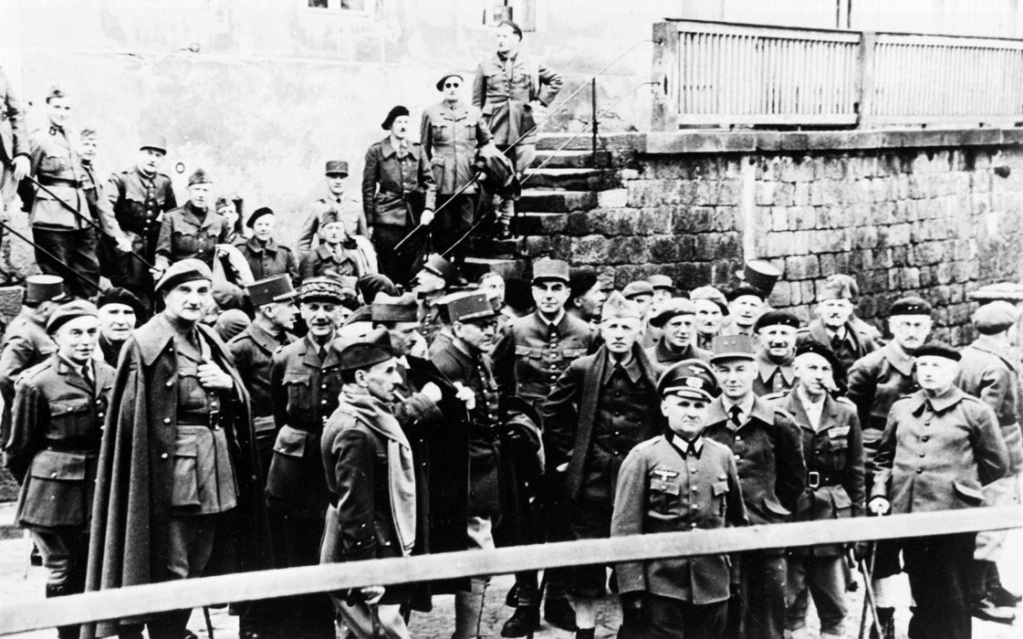 8 à 11 généraux à identifier... prisonniers en Allemagne Mast_j11