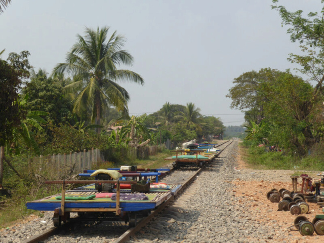 Le train de bambou de Battambang  Train_11