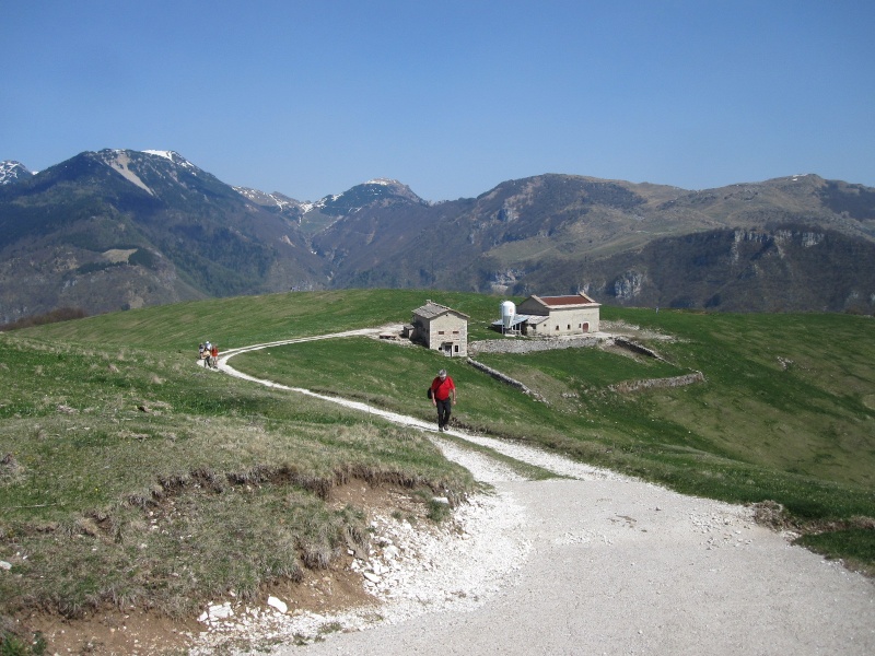 ESCURSIONE DEL 10/04/2011 da Camposilvano al Rifugio Alpino Lausen per il Monte Bellocca Da_cam42