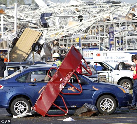 VIOLENTI TORNADO IN USA  Image171