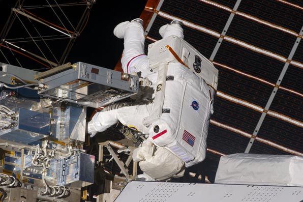 Endeavour STS-134 lancement le 16/05/2011 - Page 3 Feuste11