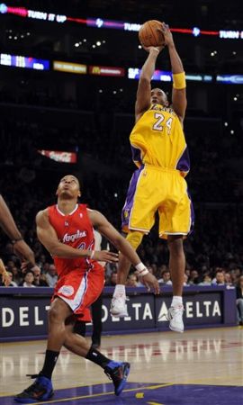 Lakers 108, Clippers 95; Kobe pone 18 en la paliza I943ed10