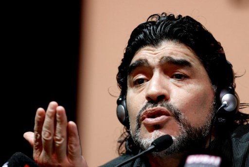 Maradona llama "museo de dinosaurios" a FIFA en presentación con Al Wasl Iphoto62