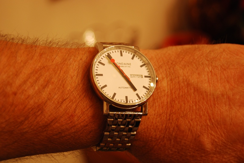 Mondaine on bracelet Mondai21