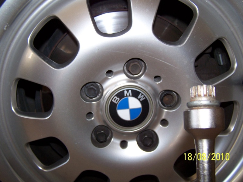 Remplacement des plaquettes de freins avant BMW série 3 E 46 100_3818