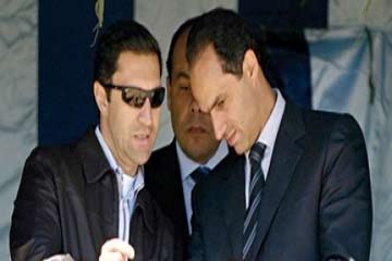 جمال وعلاء مبارك يصلان الى سجن طره Thumbm32