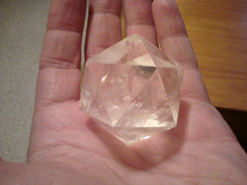 L'icosaèdre en cristal de roche Dsc01817