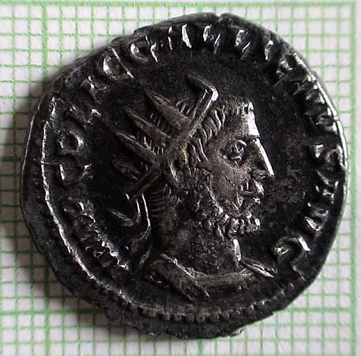 Les monnaies de Gallien à identifier   Dsc03810