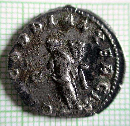 Les monnaies de Gallien à identifier   Dsc03811